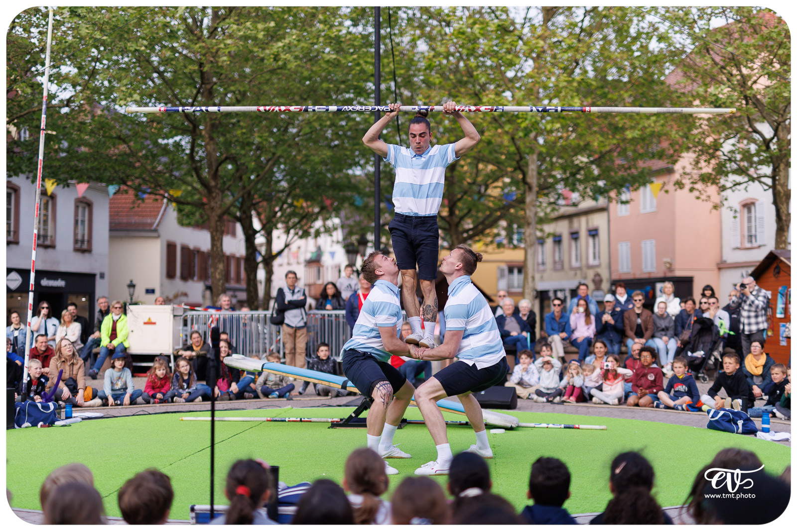 LEAGUE AND LEGEND (15FEET6)